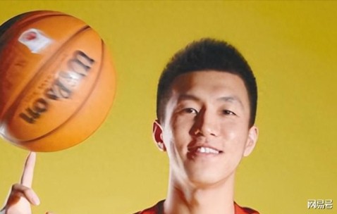 被骗千万传闻真相大白仅1天，郭艾伦又出大动作，牵连周深太意外